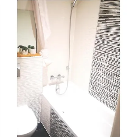 Homestay City Centre King Bedroom With Private Bathroom